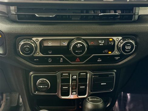 Used 2024 Jeep Gladiator Sport image 15