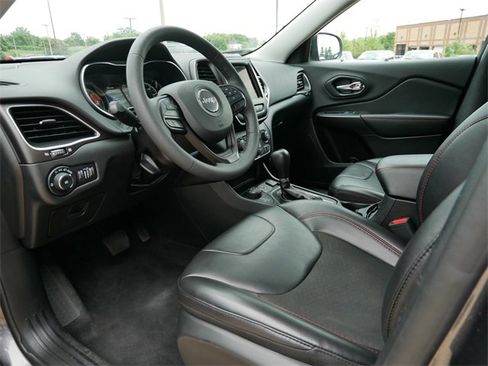 Used 2022 Jeep Cherokee Trailhawk image 11