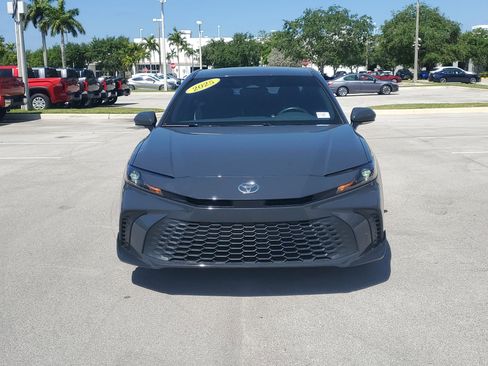 Used 2025 Toyota Camry SE image 8