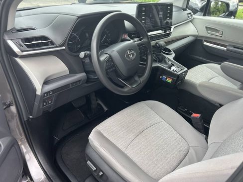 Used 2022 Toyota Sienna LE FWD image 20