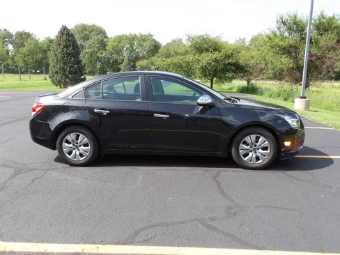 Used 2014 Chevrolet Cruze LS FWD image 2