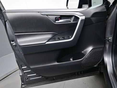 Used 2025 Toyota RAV4 XLE AWD/4WD image 9