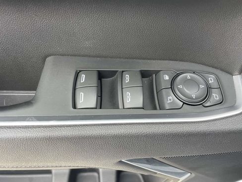 Used 2025 GMC Sierra 1500 SLT AWD/4WD image 18