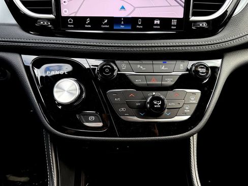 New 2026 Chrysler Pacifica Limited w/ Uconnect Theater Family Group image 26