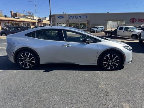 Used 2024 Toyota Prius Prime Premium image 2