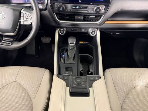 Used 2024 Toyota Grand Highlander AWD image 15