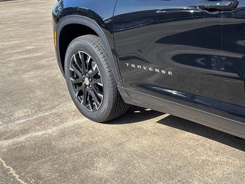 New 2026 Chevrolet Traverse LT w/ Sun and Wheel Package FWD image 18