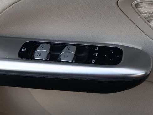 Used 2023 Mercedes-Benz C 300 Sedan image 14