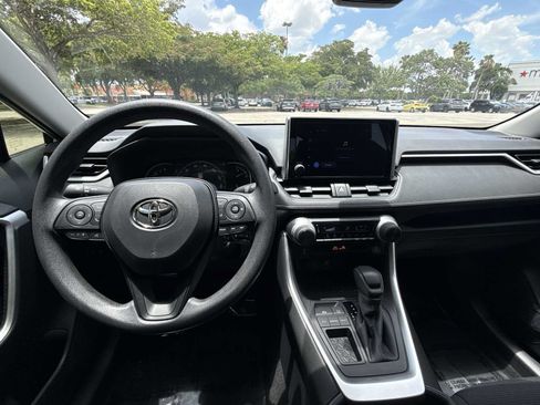 Used 2025 Toyota RAV4 LE FWD image 17