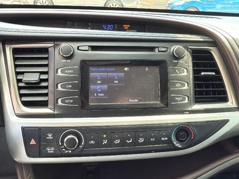 Used 2016 Toyota Highlander LE FWD image 37