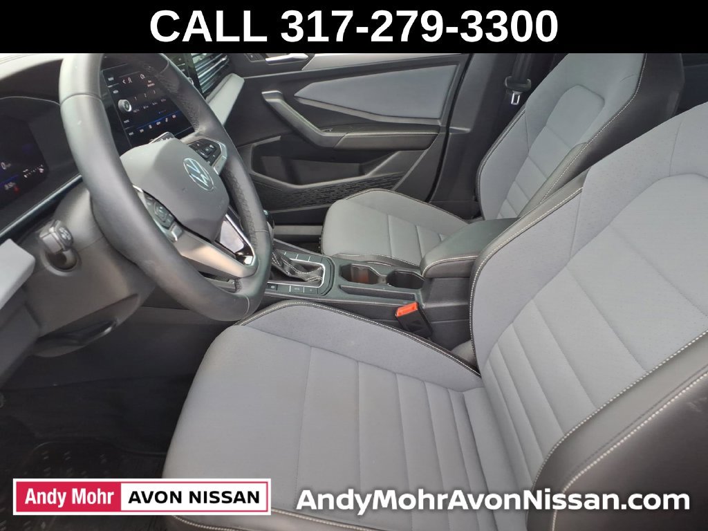 Used 2025 Volkswagen Jetta SE FWD image 16