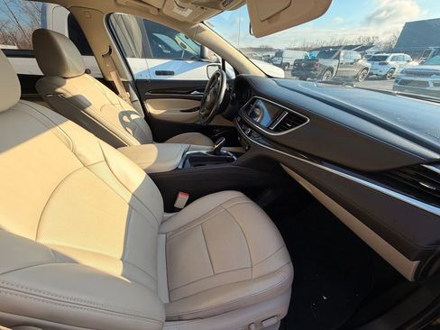 Used 2021 Buick Enclave Essence w/ Sport Touring Edition image 4