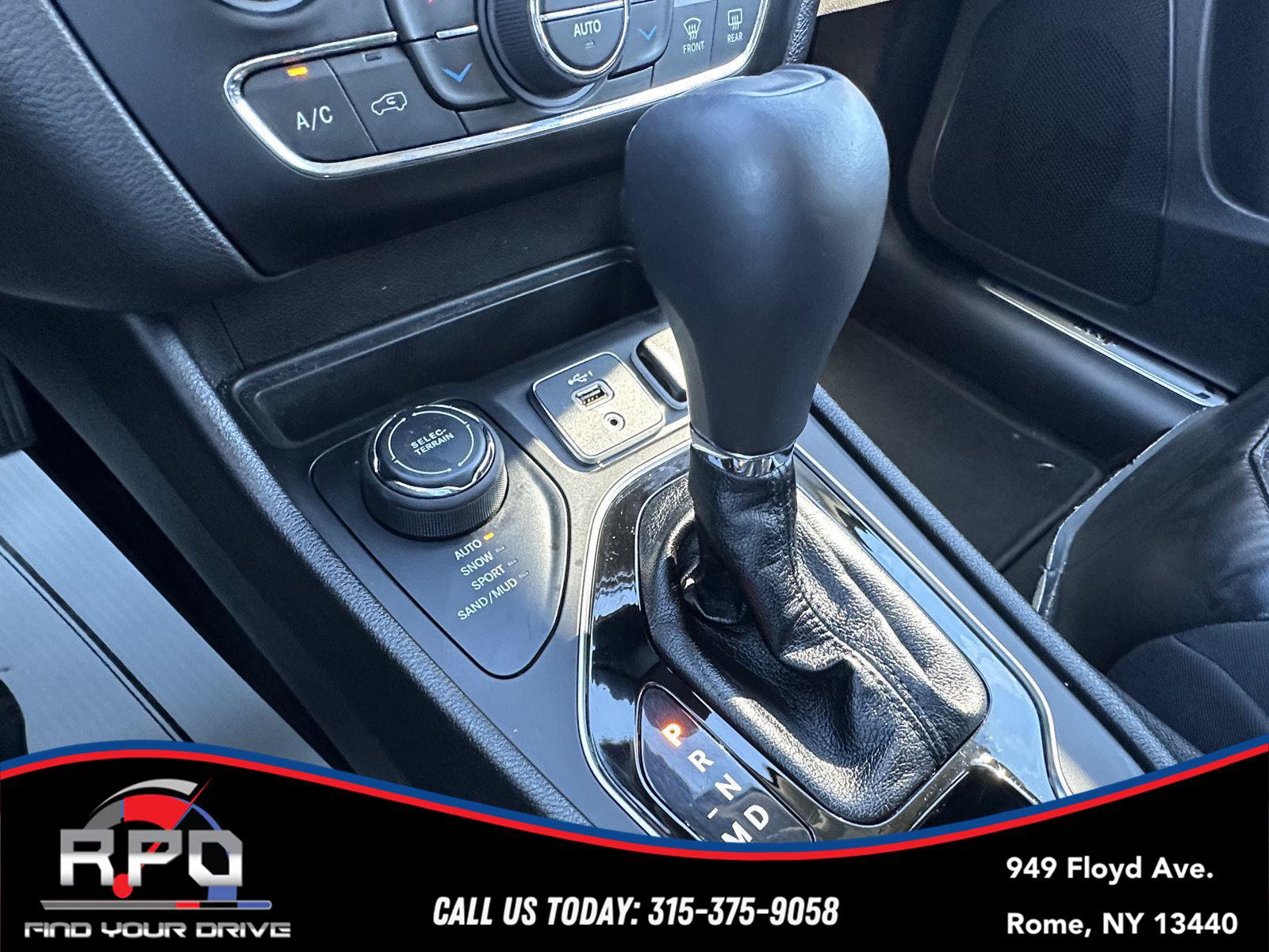 Used 2021 Jeep Cherokee Limited AWD/4WD image 17
