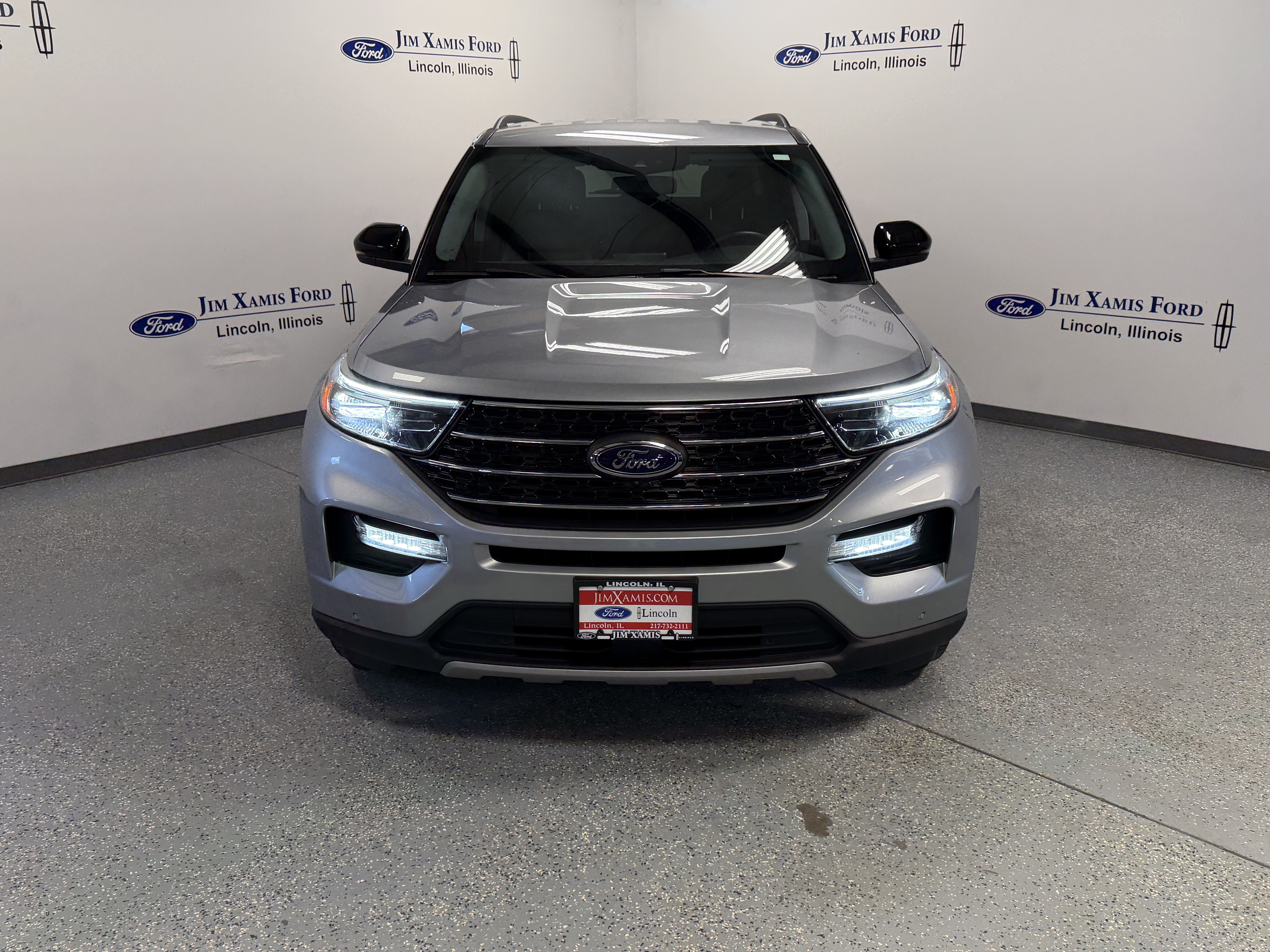 Used 2024 Ford Explorer XLT w/ Equipment Group 202A AWD/4WD image 2