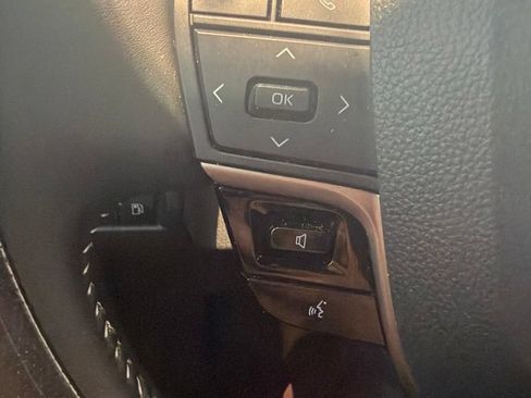 Used 2025 Toyota Camry SE FWD image 5