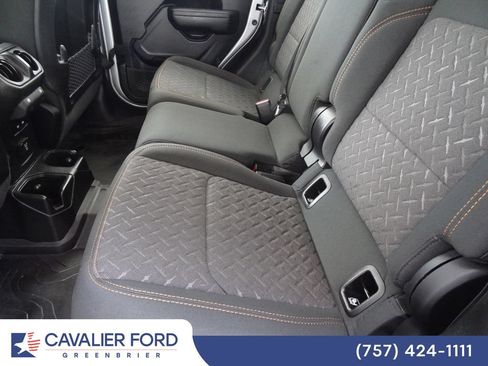 Used 2024 Jeep Gladiator Mojave w/ Technology Group AWD/4WD image 8