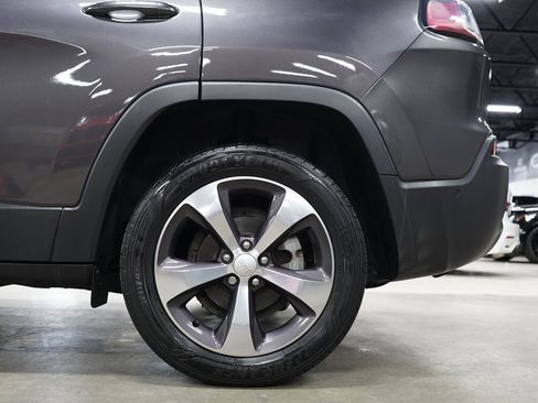 Used 2019 Jeep Cherokee Limited w/ Technology Group FWD image 35