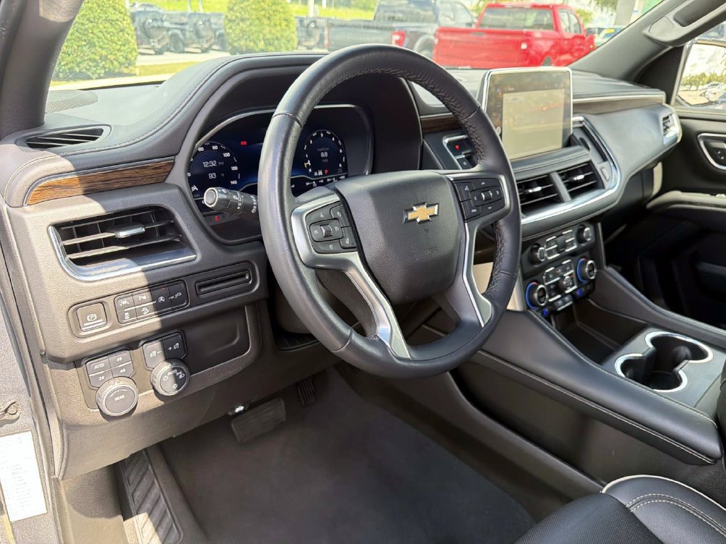 Used 2022 Chevrolet Suburban Premier AWD/4WD image 18
