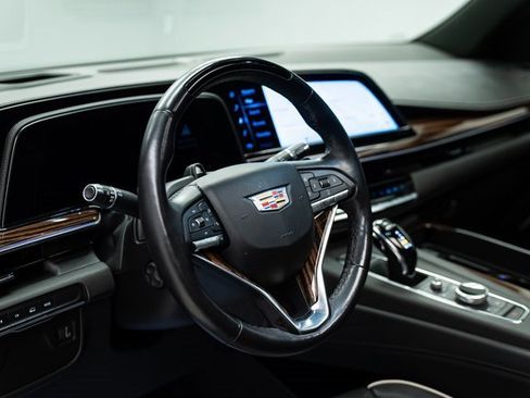 Used 2022 Cadillac Escalade Premium Luxury image 39