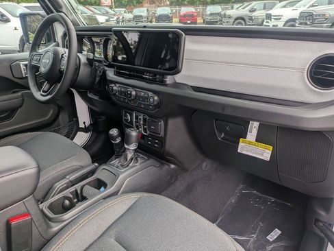 New 2025 Jeep Gladiator Sport AWD/4WD image 19