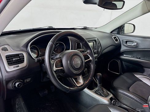 Used 2017 Jeep Compass Latitude w/ Cold Weather Group image 9