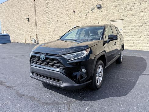 Used 2020 Toyota RAV4 XLE w/ Convenience Package AWD/4WD image 1