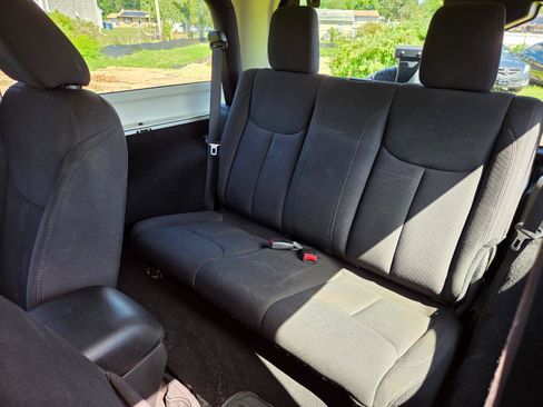 Used 2015 Jeep Wrangler Sport w/ Quick Order Package 24S AWD/4WD image 10
