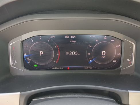 Used 2023 Volkswagen Atlas SE w/ Panoramic Sunroof Package FWD image 34