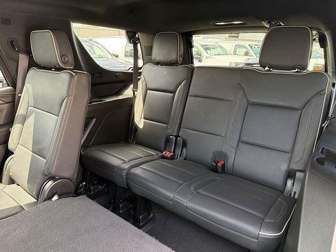Used 2024 GMC Yukon SLT RWD image 42