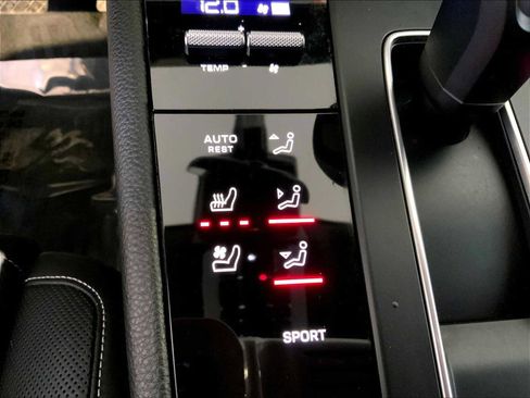 Certified 2024 Porsche Macan image 37