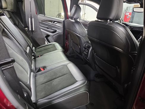 Used 2023 Jeep Grand Cherokee Altitude image 11