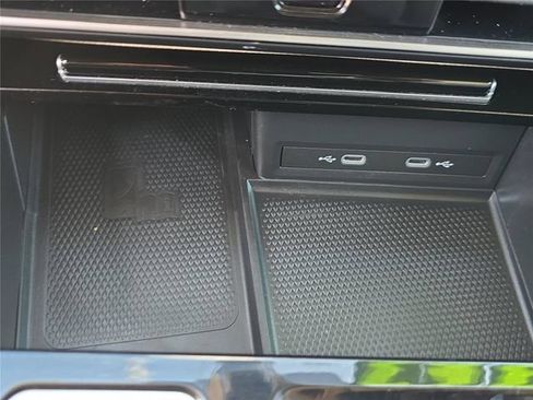 Used 2024 Volkswagen Atlas SE w/ Panoramic Sunroof Package FWD image 22