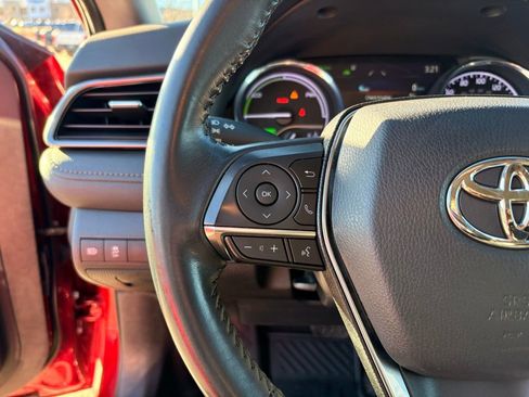 Used 2020 Toyota Camry XLE image 24