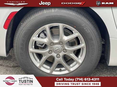 New 2026 Chrysler Pacifica Select FWD image 11