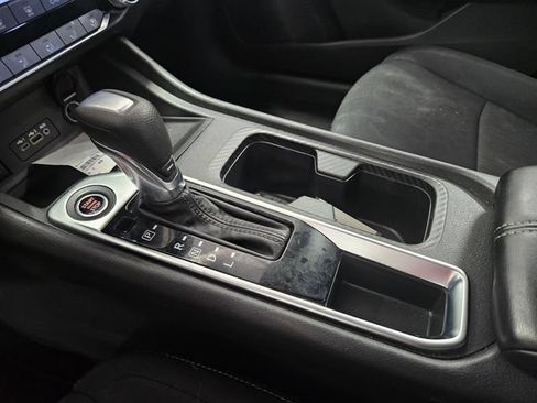 Used 2024 Nissan Sentra SV FWD image 11