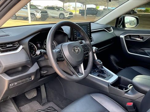 Used 2022 Toyota RAV4 XLE Premium image 17