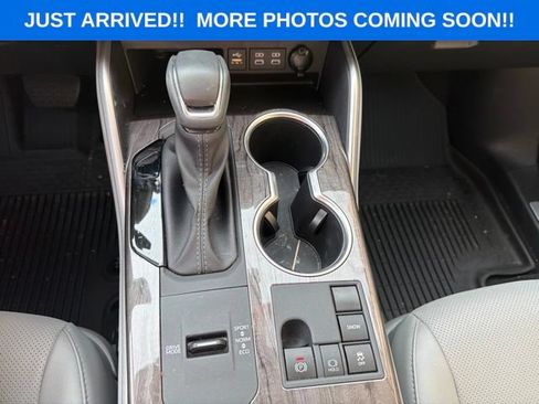 Used 2025 Toyota Highlander Limited FWD image 17