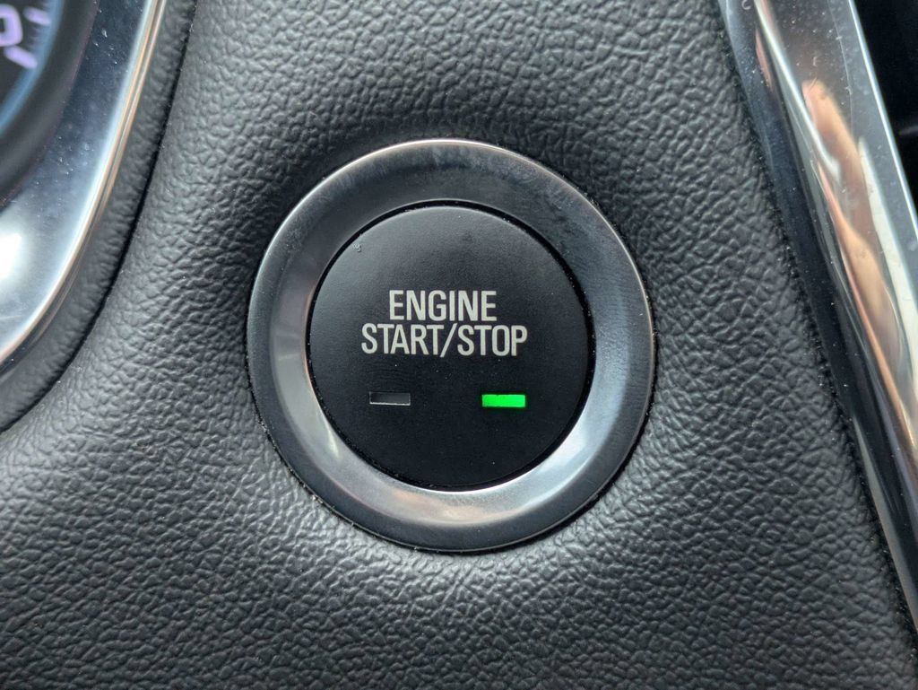 Used 2023 Chevrolet Traverse LT FWD image 32