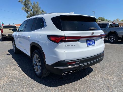 Used 2025 Buick Enclave Preferred FWD image 23