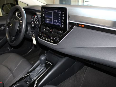 Used 2020 Toyota Corolla LE FWD image 25