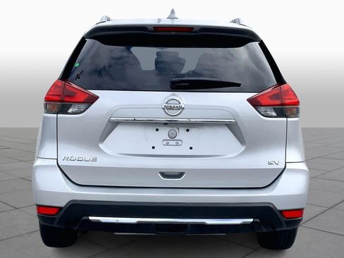 Used 2017 Nissan Rogue SV image 5