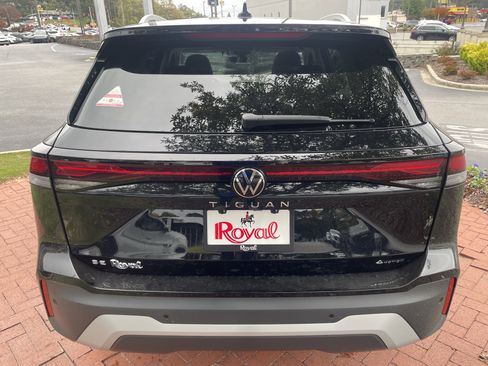 New 2026 Volkswagen Tiguan SE image 5