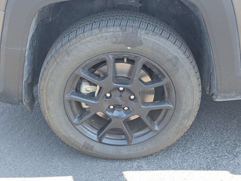 Used 2020 Jeep Renegade Altitude AWD/4WD image 13