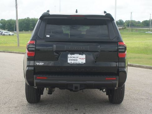 Used 2025 Toyota 4Runner SR5 RWD image 3