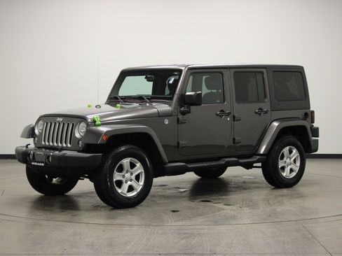 Used 2016 Jeep Wrangler Unlimited Sahara w/ Connectivity Group image 4