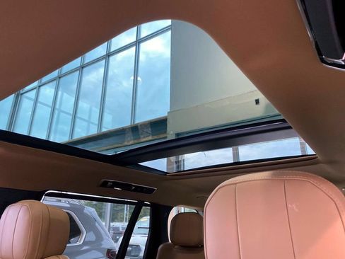 Used 2025 Land Rover Range Rover Long Wheelbase SE AWD/4WD image 23