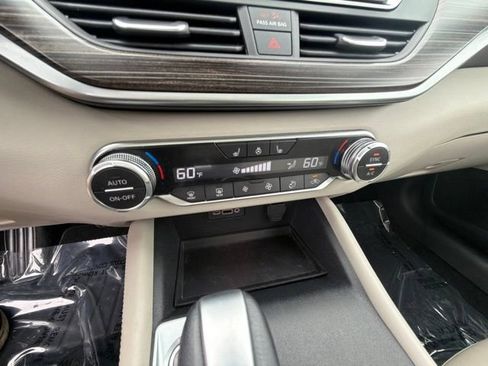 Used 2019 Nissan Altima 2.5 Platinum FWD image 23