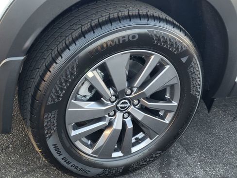 New 2025 Nissan Pathfinder SV image 3