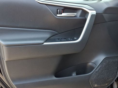 Certified 2025 Toyota RAV4 XLE AWD/4WD image 15