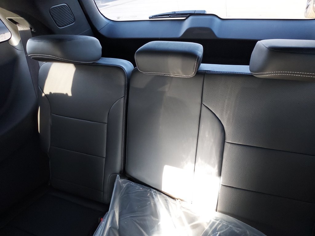 New 2027 Chevrolet Traverse LT w/ LPO, Floor Liner Package AWD/4WD image 24